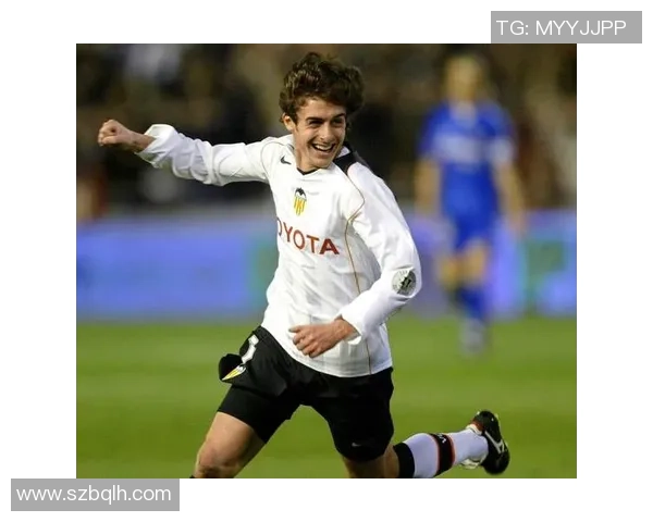 足球球星如何观看比赛解析：他们的观察技巧与独特视角