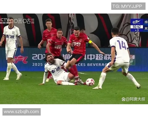 足球球星挑战高科技机器人展开激烈对决 赛场背后科技与运动的精彩碰撞